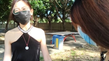 广州小鱼姐姐和婷婷主人哄骗小白弟弟闻脚天脚喂食